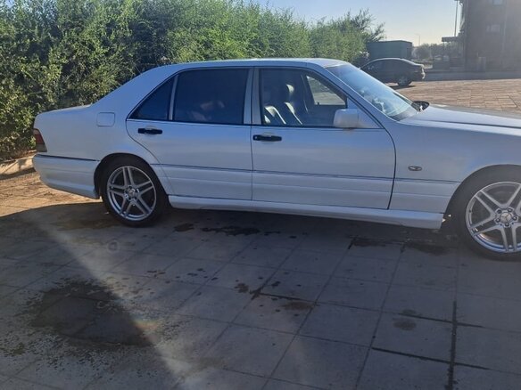 1995 Mercedes-Benz S-Класс 320 Long III (W140) Рестайлинг, белый, 1100000 рублей - вид 5