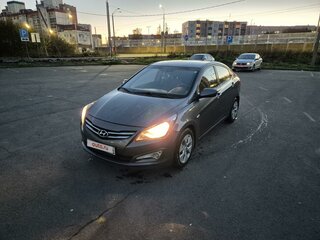 2015 Hyundai Solaris I Рестайлинг, серый, 925000 рублей, вид 2