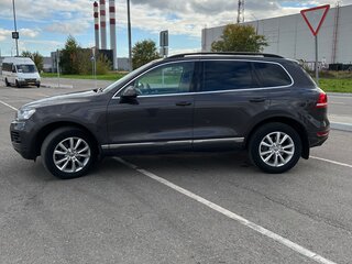 2010 Volkswagen Touareg II, серый, 1890000 рублей, вид 4