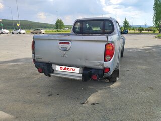 2014 Mitsubishi L200 IV Рестайлинг, серебристый, 850000 рублей, вид 4