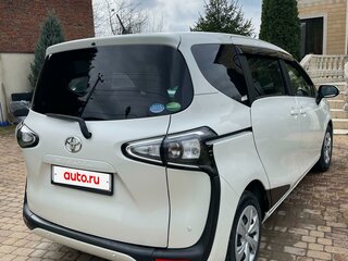 2019 Toyota Sienta II Рестайлинг, белый, 1800000 рублей, вид 4