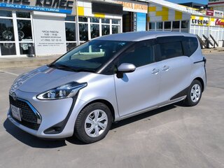 2019 Toyota Sienta II Рестайлинг, серебристый, 1720000 рублей, вид 1