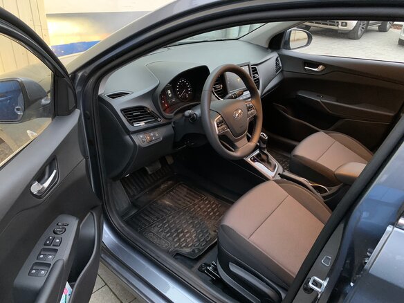 2020 Hyundai Solaris II Рестайлинг, серебристый, 1850000 рублей - вид 4