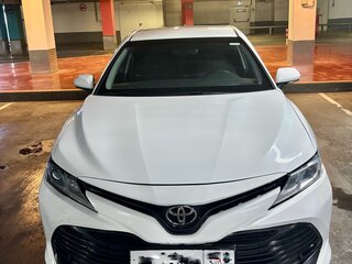 2019 Toyota Camry VIII (XV70), белый, 1750000 рублей, вид 1