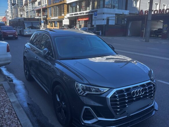 2022 Audi Q3 35 TFSI II (F3), серебристый, 1823000 рублей - вид 3