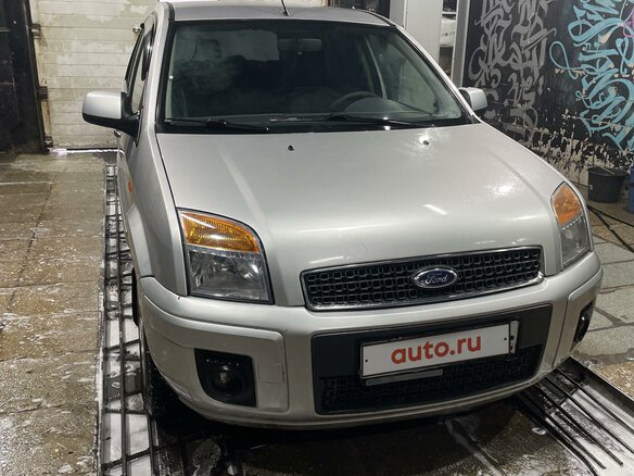 2011 Ford Fusion I Рестайлинг, серебристый, 545000 рублей - вид 1