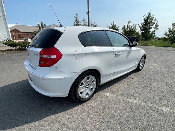2011 BMW 1 серии 116i I (E81/E82/E87/E88) Рестайлинг, белый, 900000 рублей - вид 8