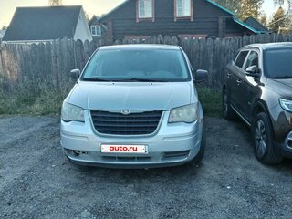 2007 Chrysler Town & Country V, серебристый, 600000 рублей, вид 1