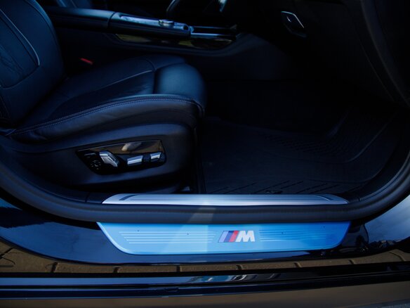 2020 BMW 7 серии 730d xDrive VI (G11/G12) Рестайлинг, чёрный, 7700000 рублей - вид 27