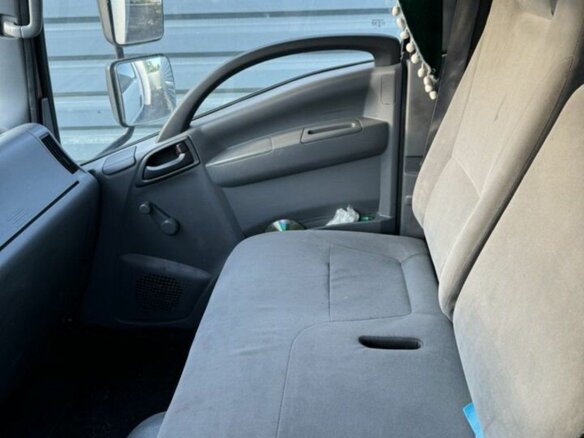 2015 Isuzu Elf (N-series), белый, 2350000 рублей - вид 2