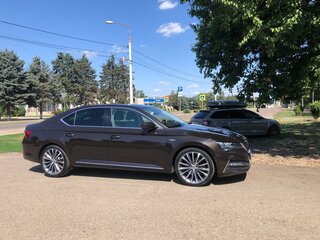 2019 Skoda Superb III Рестайлинг, коричневый, 3700000 рублей, вид 2