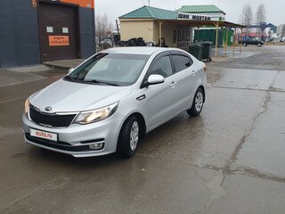 2016 Kia Rio III Рестайлинг, серебристый, 1400000 рублей, вид 1