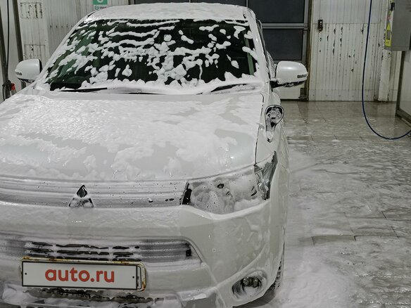 2014 Mitsubishi Outlander PHEV III, белый, 1900000 рублей