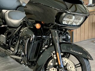 2024 Harley-Davidson Road Glide Limited, чёрный, 3990000 рублей, вид 4