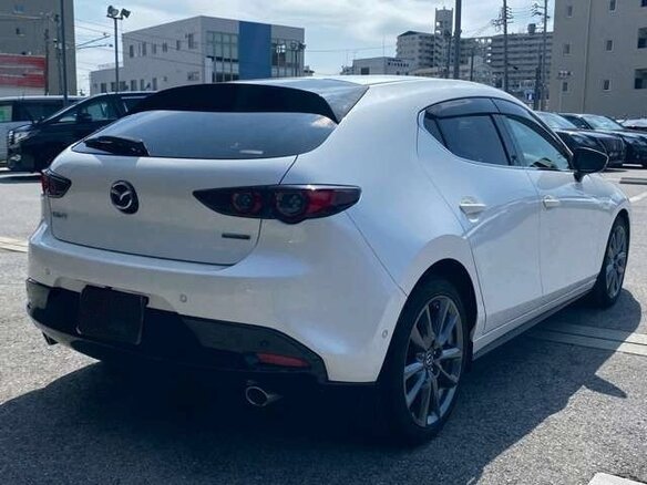 2023 Mazda 3 IV (BP), белый, 1315000 рублей - вид 3