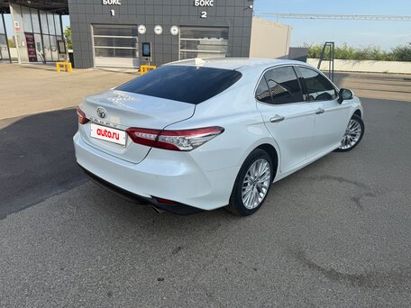 2019 Toyota Camry VIII (XV70), белый, 2220000 рублей, вид 5