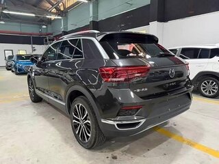 2022 Volkswagen T-Roc I Рестайлинг, чёрный, 1710000 рублей, вид 3