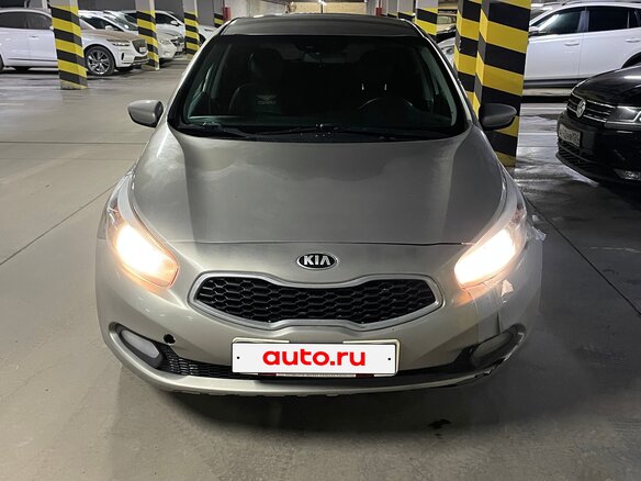 2013 Kia Ceed II, серебристый, 800000 рублей
