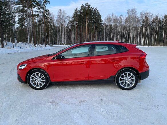 2017 Volvo V40 Cross Country I Рестайлинг, красный - вид 2