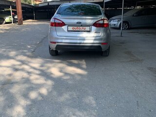 2015 Ford Fiesta Mk6 Рестайлинг, серебристый, 1300000 рублей, вид 4