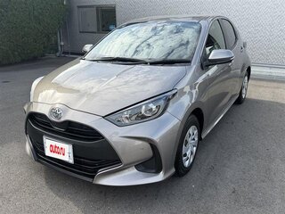 2022 Toyota Yaris IV, серебристый, 1000004 рублей, вид 1