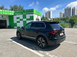2018 Volkswagen Tiguan II, чёрный, 2400000 рублей, вид 5