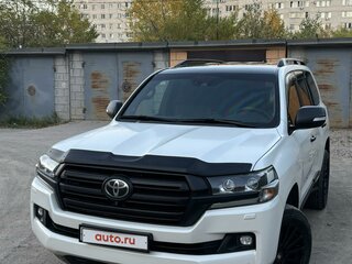 2016 Toyota Land Cruiser 200 Series Рестайлинг 2, белый, 6500000 рублей, вид 3