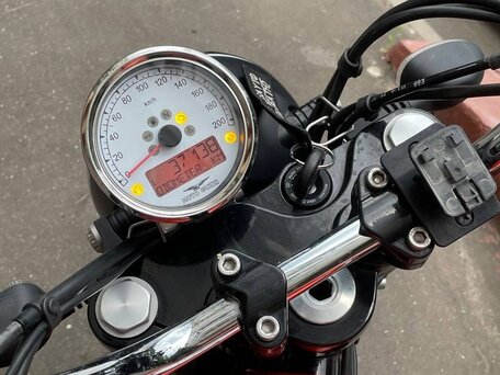 2017 Moto Guzzi V 9, красный, 690000 рублей, вид 3