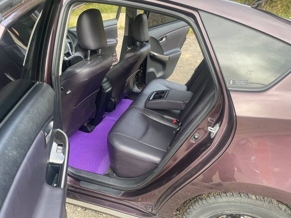 2013 Toyota Prius III Рестайлинг (XW30), фиолетовый, 950000 рублей - вид 32