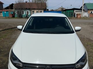 2015 Volkswagen Polo V Рестайлинг, белый, 1100000 рублей, вид 2