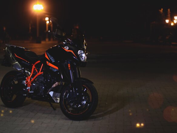 2013 KTM 990 SM, чёрный, 700000 рублей - вид 4