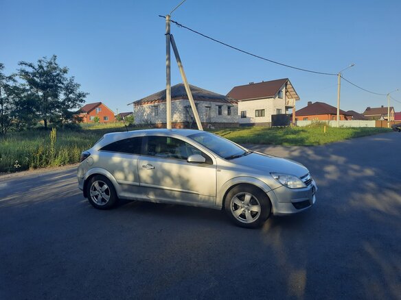 2009 Opel Astra GTC H Рестайлинг, серебристый, 599000 рублей - вид 3