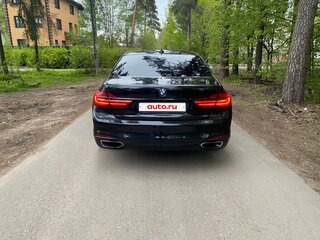 2017 BMW 7 серии Long 725Ld VI (G11/G12), чёрный, 2700000 рублей, вид 3