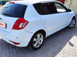 2010 Kia Ceed I Рестайлинг, белый, 750000 рублей, вид 4