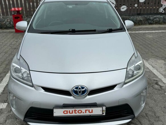 2012 Toyota Prius III Рестайлинг (XW30), серебристый, 1250000 рублей - вид 3