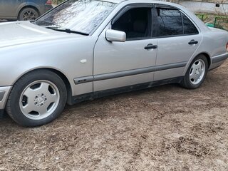1998 Mercedes-Benz E-Класс 200 II (W210, S210), серебристый, 500000 рублей, вид 2