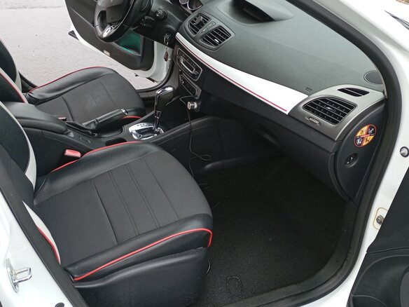 2013 Renault Megane III Рестайлинг, белый, 970000 рублей - вид 3