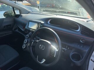 2017 Toyota Sienta II, серый, 1600000 рублей, вид 1