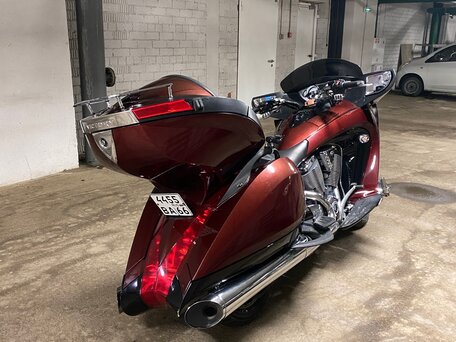 2011 Victory Vision Tour, красный, 999999 рублей, вид 3