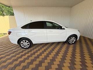 2024 Lada (ВАЗ) Vesta I Рестайлинг (NG), белый, 1490000 рублей, вид 4