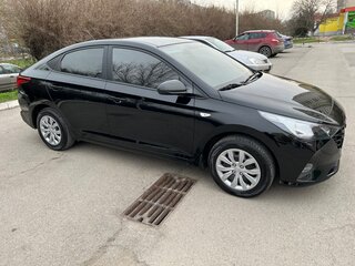 2021 Hyundai Solaris II Рестайлинг, чёрный, 1750000 рублей, вид 4