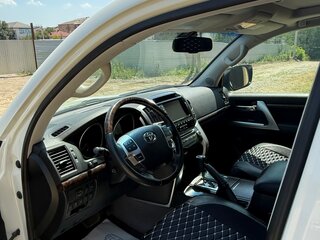 2015 Toyota Land Cruiser 200 Series Рестайлинг 1, белый, 8300000 рублей, вид 5