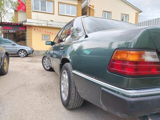 1990 Mercedes-Benz W124 230, зелёный, 350000 рублей, вид 5