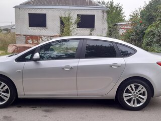 2012 Opel Astra J Рестайлинг, серебристый, 1000000 рублей, вид 4