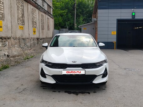 2021 Kia K5 III, белый, 2650000 рублей, вид 2
