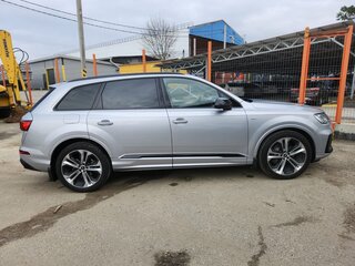 2021 Audi Q7 45 TDI II (4M) Рестайлинг, серый, 7300000 рублей, вид 3