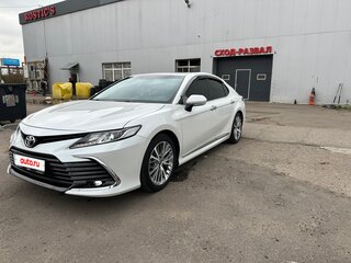 2022 Toyota Camry VIII (XV70) Рестайлинг, белый, 3300000 рублей, вид 1