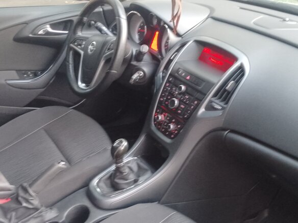 2015 Opel Astra J Рестайлинг, белый, 650000 рублей - вид 5