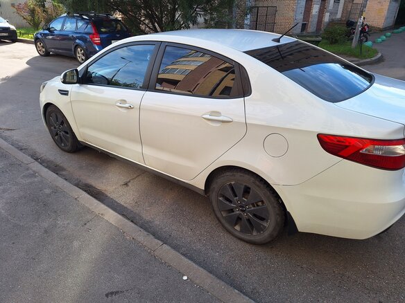 2012 Kia Rio 5-speed III, белый - вид 2
