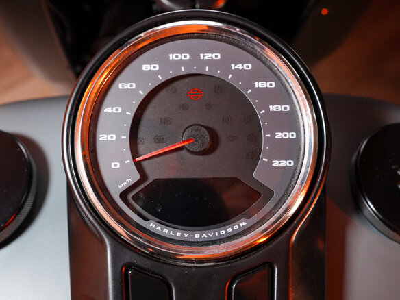 2020 Harley-Davidson Fat Boy, серебристый, 2650000 рублей - вид 15